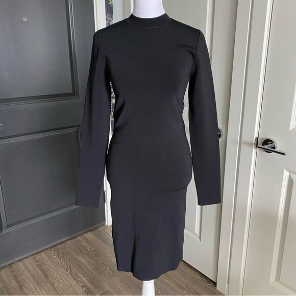 Alice + Olivia Dresses & Skirts - NWT Alice + Olivia Reversible Black Mock Neck Long Sleeve Midi Dress Size M